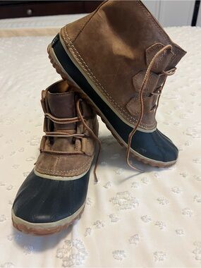 Sorrel leather duck boots women’s 9
